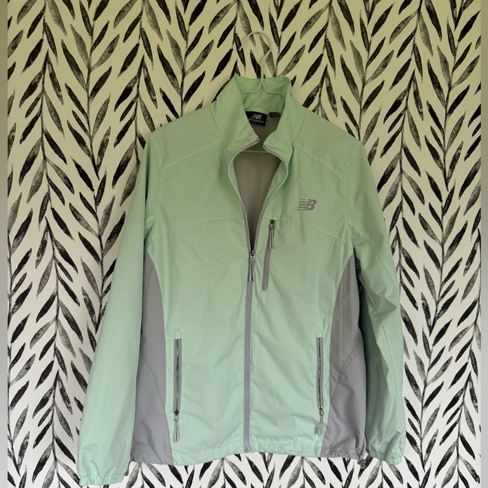 New Balance windbreaker size L